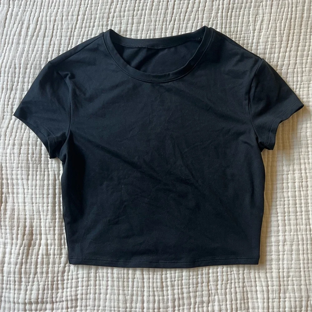 ALO Yoga Black Short Sleeve Crop Tee - Picture 2 of 2